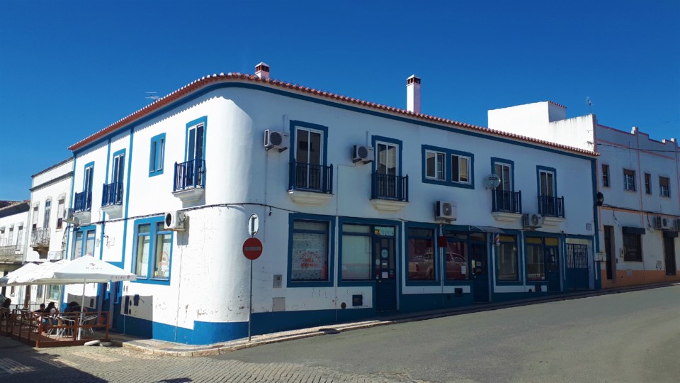 CASA AZUL_ALMODOVAR.jpg