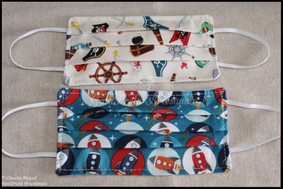 Máscaras menino Foguetões e Piratinha.JPG