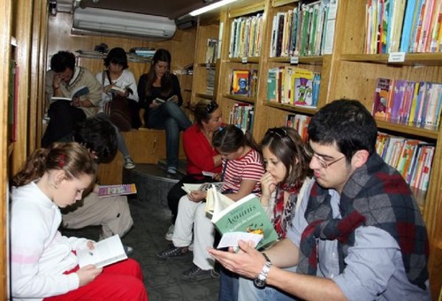 bibliomovil1.jpg bibliomovil1.jpg