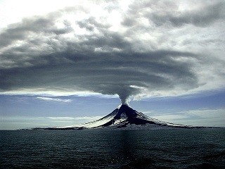 volcano-erupting-1056526_640.jpg