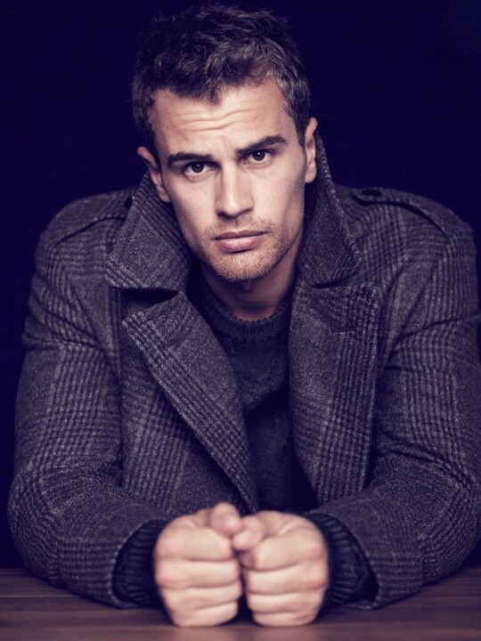 Theo James 02.jpg