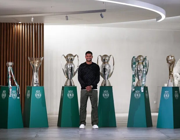 Matheus Reis taças.jpg