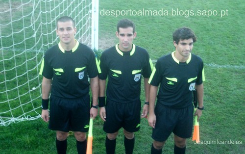 O trio de arbitragem liderado por David Salvador