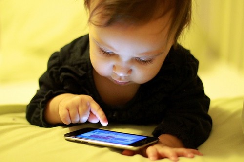 Bebé+Smarthphone.jpg