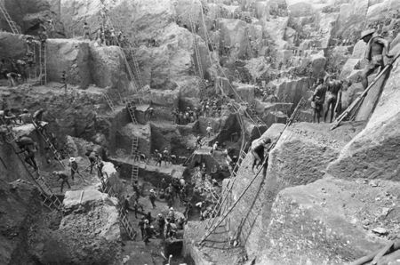 Serra Pelada doc 4.jpg