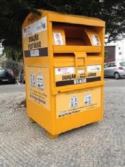 Contentores Cáritas.jpg Contentores Cáritas.jpg