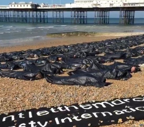 Brighton beach body bags highlight EU migrant cris