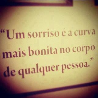 Um sorriso é a curva mais bonita no corpo de qualquer pessoa