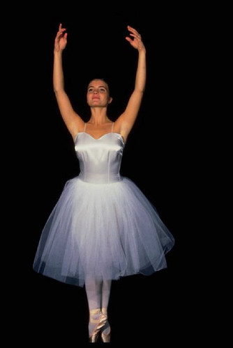 Ballerina in white on toe.jpg