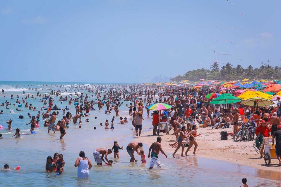 gente sob aviso vermelho.jpeg