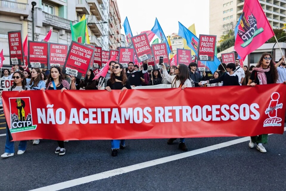 CGTP-Marcha20251108-FaixaNaoAceitamosRetrocessos.j