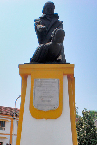 estatua-abade-faria-goa.jpg