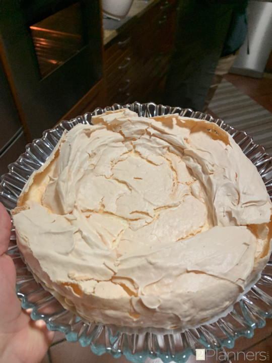 Pavlova with Sweet Egg Cream Recipe - The 2 Planners