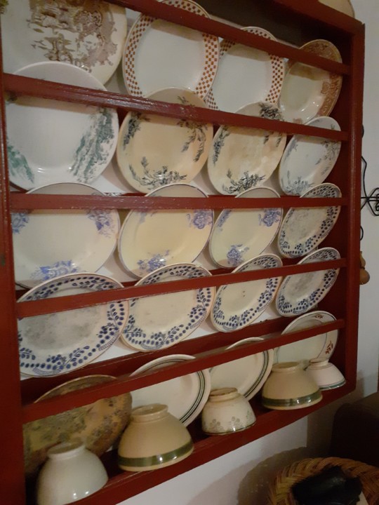 Estante de 20 pratos. Foto Original. 2021.12.22.jpg