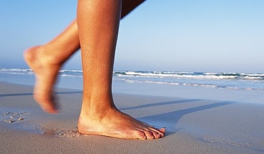 andando na praia.jpg andando na praia.jpg