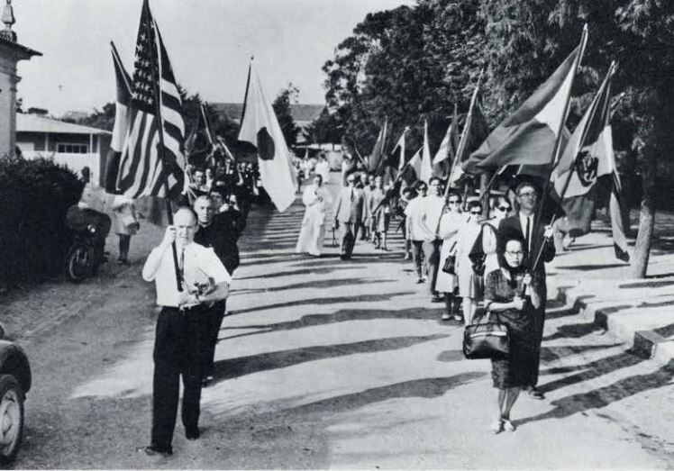 desfile dos paises representantes fatima 1968.JPG