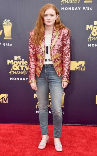 Sadie-Sink   - parece aqueles pivots de televisao,