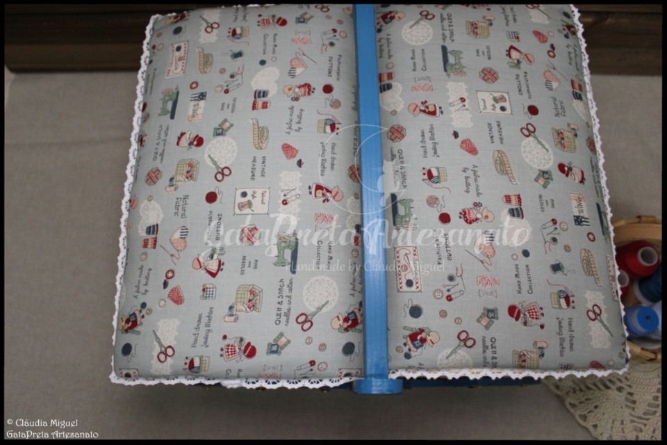 Caixa de costura mega-large Sewing Sunbonnet3.JPG