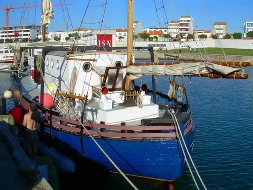 A visita do SANS PEUR, um barco de pesca Britânico de 1945