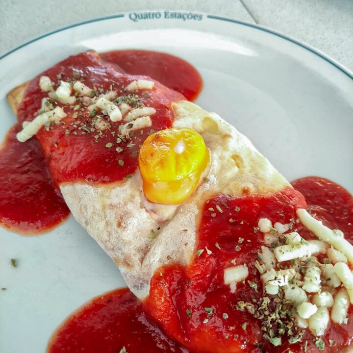 Pizza Calzone na Pizzeria 4 Estacoes