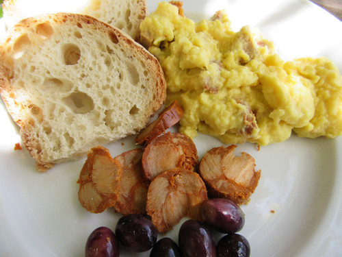 ovos com chourico.jpg