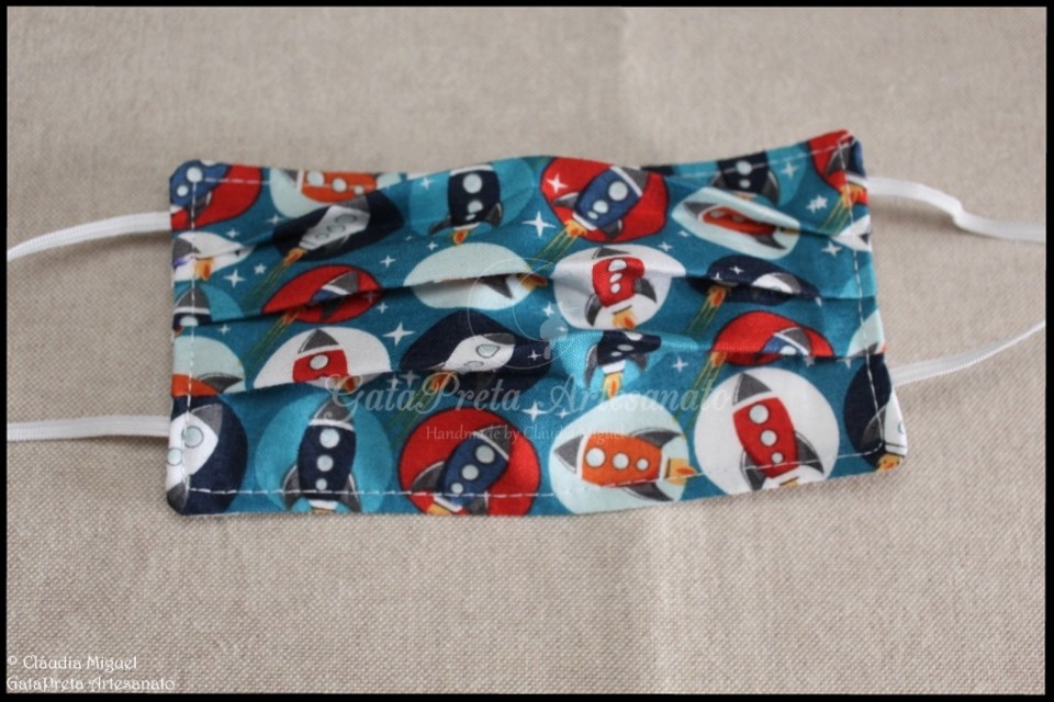 Máscara menino 5 anos Foguetões2.JPG