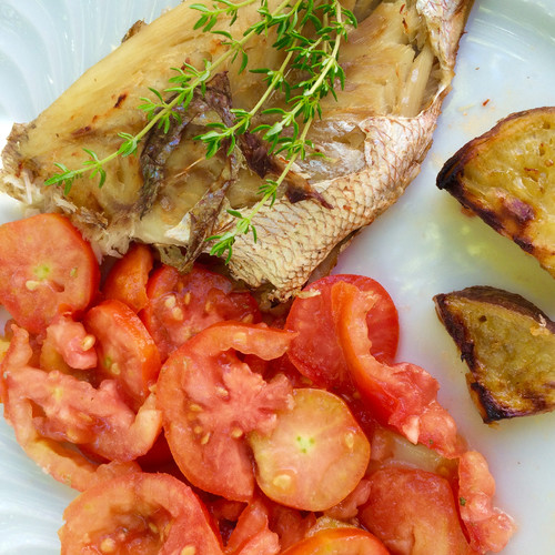 Pargo com salada de tomate e batata doce_Põe-te n
