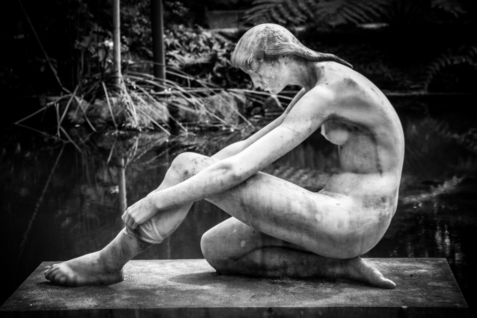 menina_calcando_meia 1.jpg