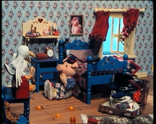 Huxley_Pig_Bedroom.jpg