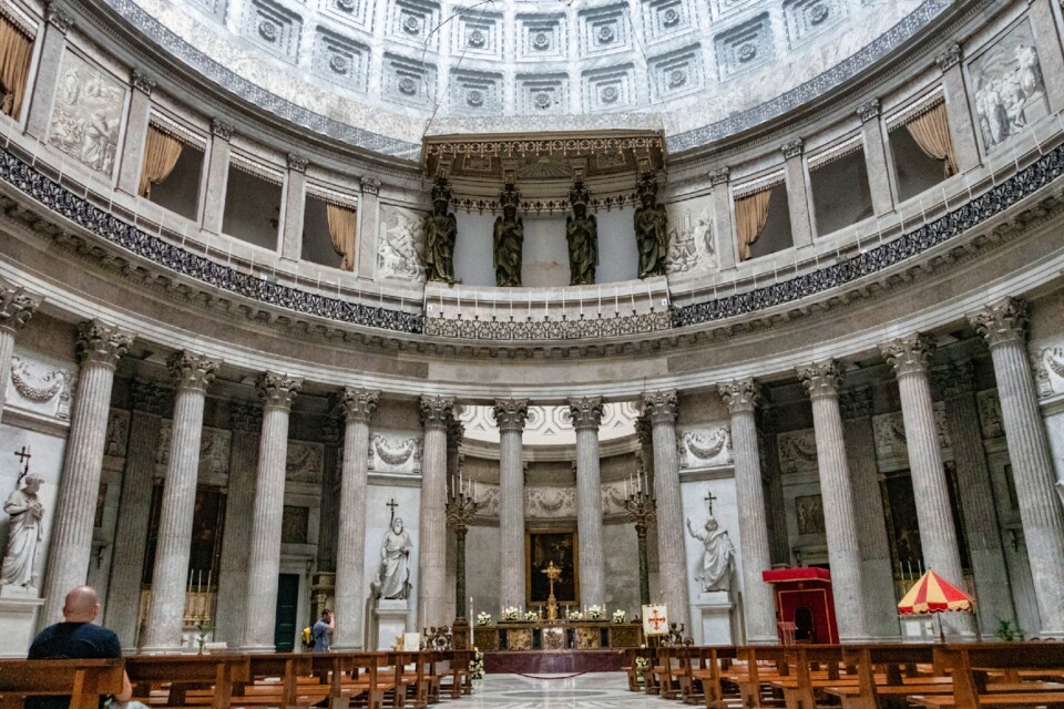 Basílica Nápoles03.jpg