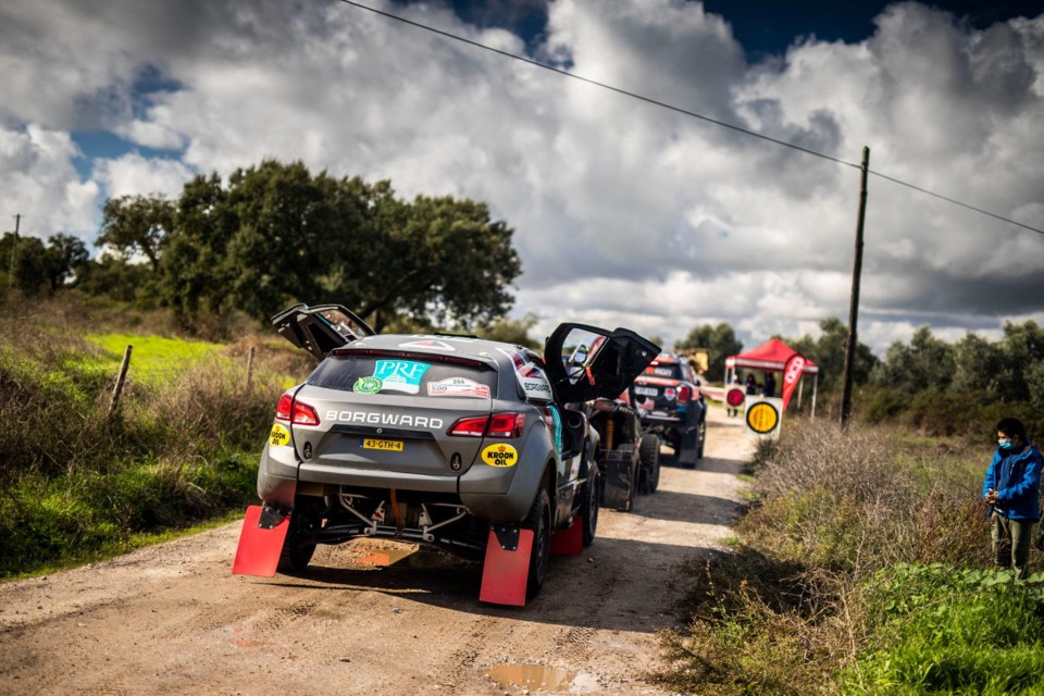 Borgward BX7 DKR da Borgward Rally Team (2).jpg Borgward BX7 DKR da Borgward Rally Team (2).jpg