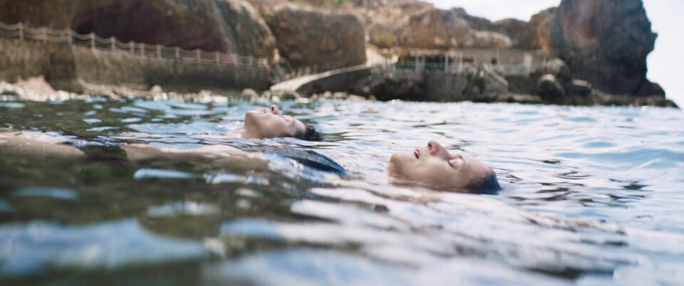 MV5BMTU1NmMwZGEtNDAyZi00OTI5LTg3MGYtM2ZkODQ1YTBkZD