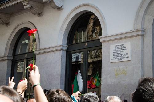 (antiga sede da PIDE, na Rua António Maria Cardoso, 25 de abril de 2014)