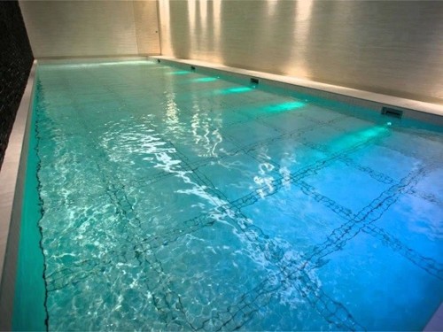 Piscina com água.jpg