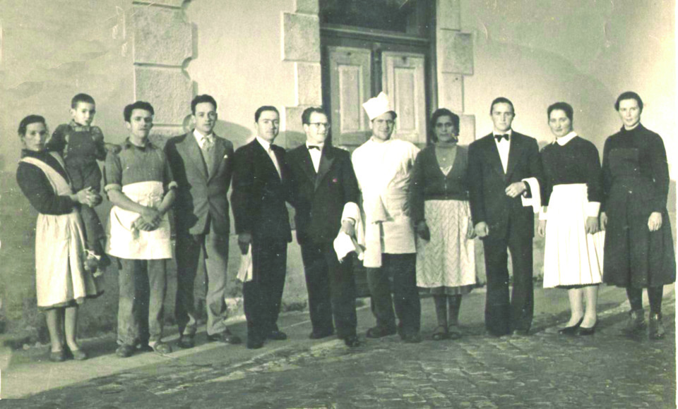 945 c Pessoal-do-antigo-Hotel-Ranhada-em-1956-term