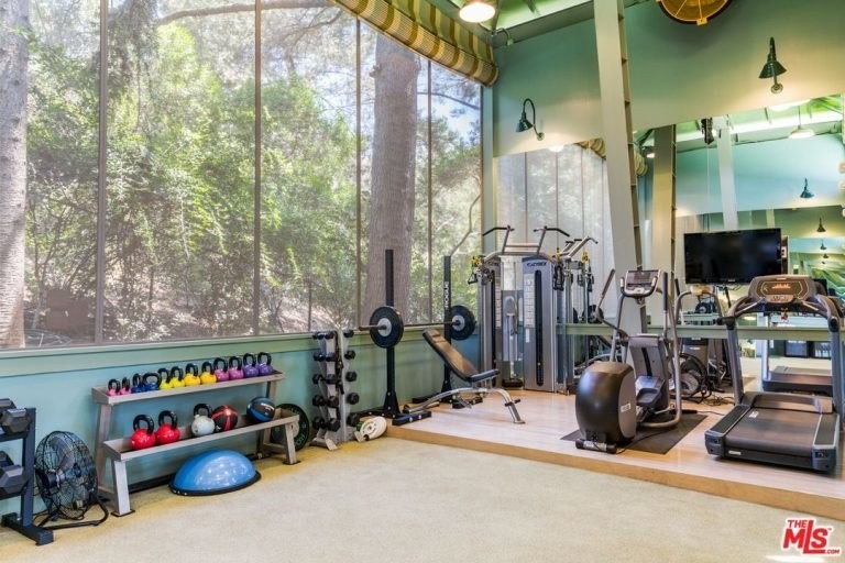 Katy-Perry-LA-Gym-Primeira-casa-da-rua.jpg Katy-Perry-LA-Gym-Primeira-casa-da-rua.jpg