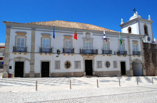 Fachada da Câmara Municipal de Loulé - C.M.Loul
