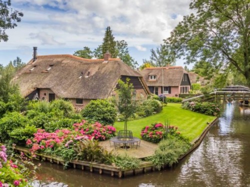 Giethoorn-the-Netherlands.jpg