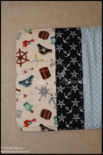 Muda-fraldas, bolsa fraldas, babete e capa doc. Bl