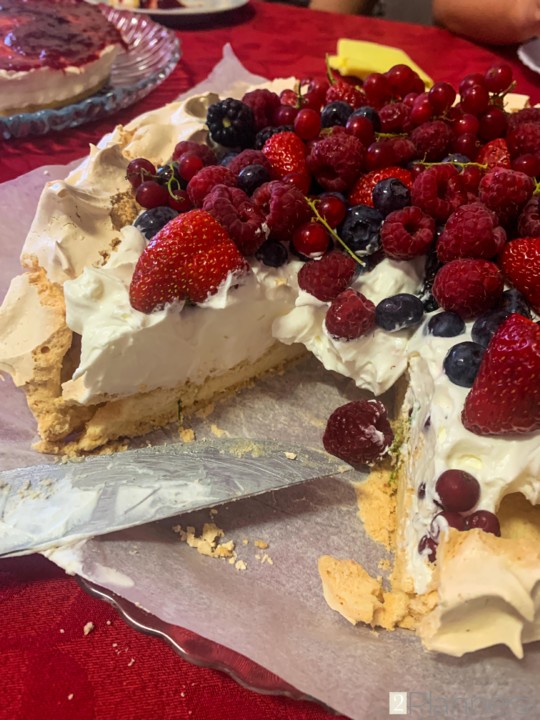 Pavlova with Fresh Berries Recipe - the2Planners
