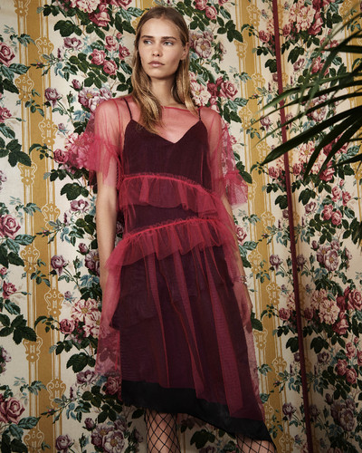 Coleção outono/inverno 2017/2018 da Primark (Vestido preto: €17, Vestido rosa: €17)