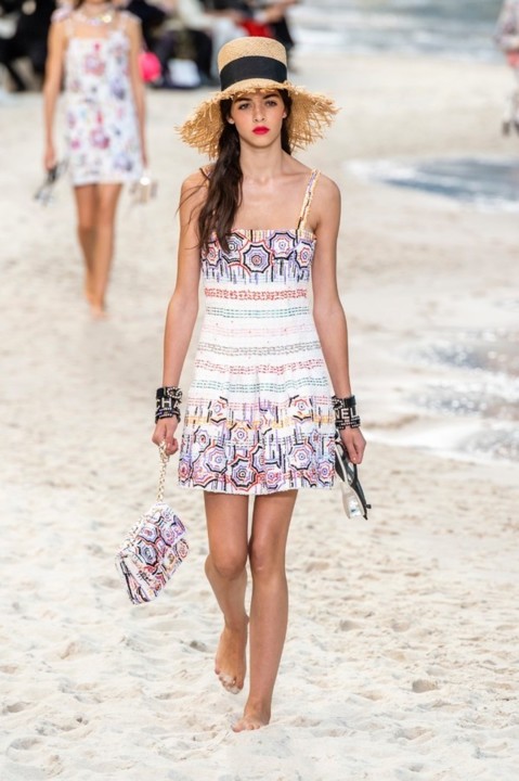 30-chanel-srping-summer-2019-beach-set.jpg
