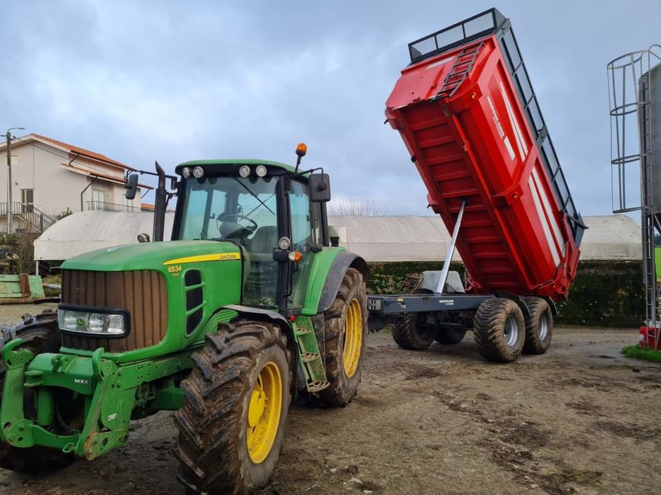 Qual é a cor do teu trator?🚜 - Carlos Neves Agricultor