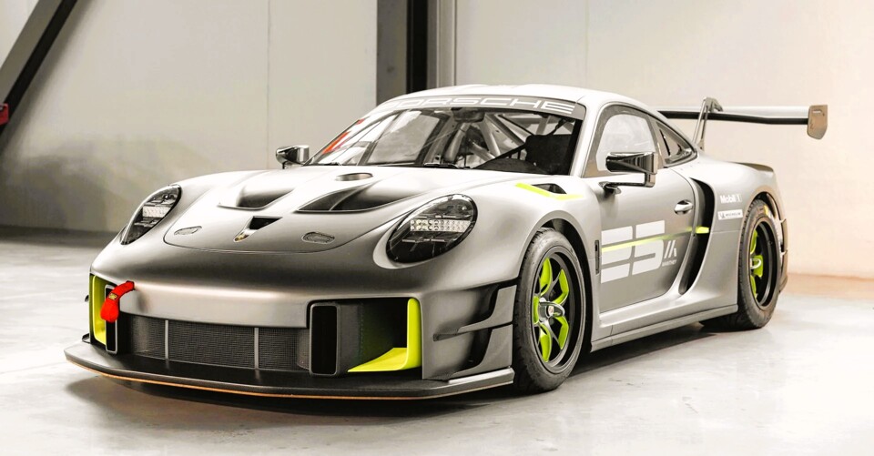 2022-porsche-gt2-rs-clubsport-25-manthey-racing.jp
