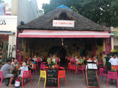 Primeira Casa da Rua by Nuno Matos Cabral no Méxi Primeira Casa da Rua by Nuno Matos Cabral no Méxi