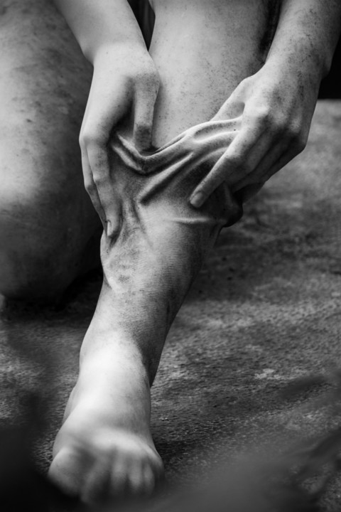 menina_calcando_meia 4.jpg