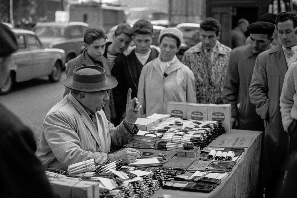 Salesman, location unknow,1950.jpg