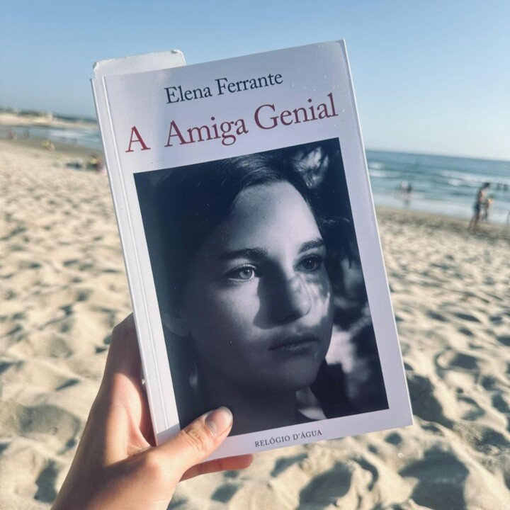 Bege e Cinza Minimalista Citação Post para Insta