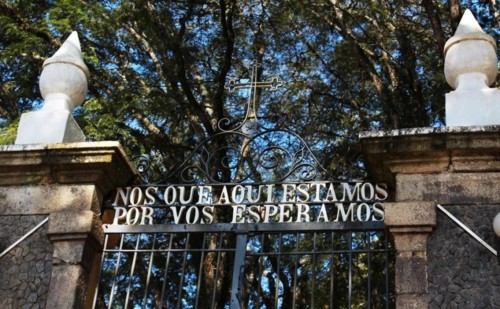 Cemiterio(NosQueAquiEstamosPorVosEsperamos).jpg