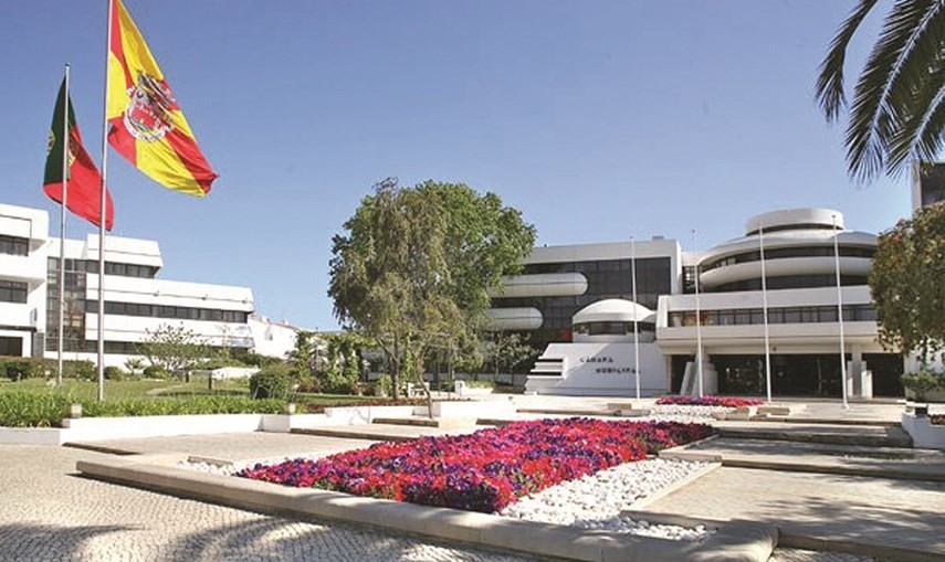 camara municipal albufeira bandeiras.jpg camara municipal albufeira bandeiras.jpg